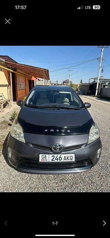 вдоль реки: Toyota Prius: 2015 г., Гибрид, Хэтчбэк — 1