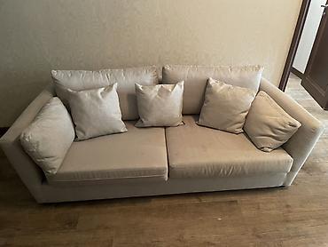 Bej rəngli yumşaq ikioturacaq divan - Minimalist dizayn, düz xətli
