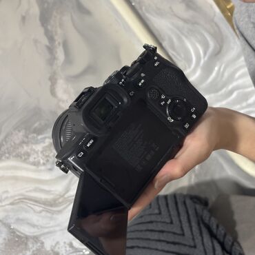 Фотоаппараты: A7 IV Sony 28-70 sigma Sony e Rode micro duo 3 батарейки Флешки 1-64 — 8