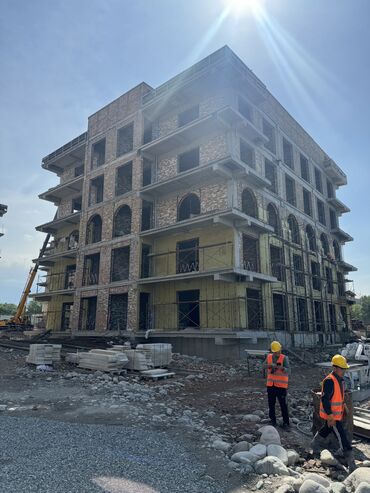 сдаю квартиру район аламедин 1: 3 комнаты, 131 м², Элитка, 2 этаж, ПСО (под самоотделку)