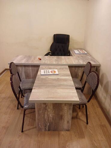 işlənmiş ofis stolu: Yeni, Dördbucaq masa