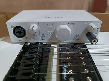 Elektro gitaralar: Jackson elektro gitara – Soloist/ Dinky tərzində gövdə, arctic white — 6