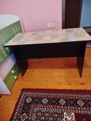 Sifarişlə yazı masaları: Dördbucaq masa, Stulsuz, Polkalı, Siyirməli, Taxta — 5