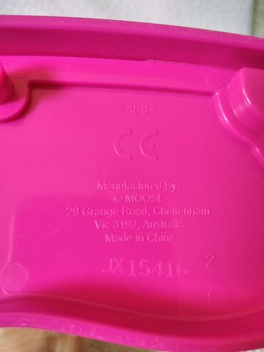 Igračke: Shopkins poslastičarnica
Poklopac se skida 
Očuvana
C — 8