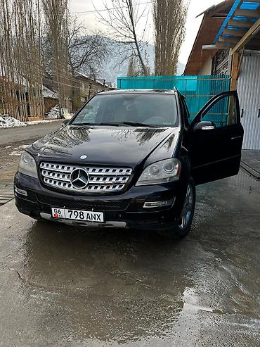 Другие детали салона: Mercedes-Benz — салон 7 мест (3 ряда). Бежевый интерьер с контрастной — 6