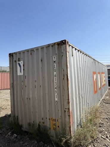 дом на колесах трейлер: Прочный стальной морской контейнер YMLU 6134910, предназначенный для