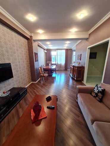 Uzunmüddətli kirayə mənzillər: Razində Aygün mall-ın yanında, Bakıxanov rezidens-də 13 mərtəbəli — 3