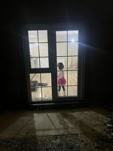 Plastik pəncərələr: Ağ rəngli plastik pəncərəler 1kv 55 manat
qapılar 90 manat — 28