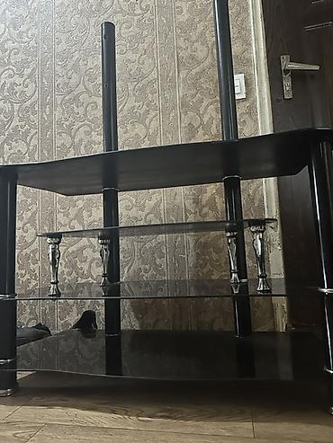 matras alti: Qara şüşə TV stendi - Material: parlaq qara temperli şüşə rəflər — 2