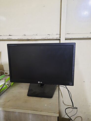manitor kompyuter: LG FLATRON monitoru, qara rəngdə, masaüstü istifadə üçün nəzərdə