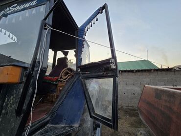 Тракторы МТЗ (Беларус): Модель: 82.1 экспортный, Б/у, 1996 г., С пресс-подборщиком — 19