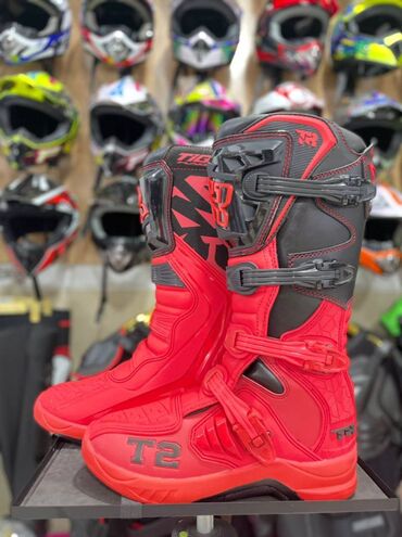 Шлемы: Новинка - Кроссовые мотоботы TIGER T2 изготовлены из кожи и