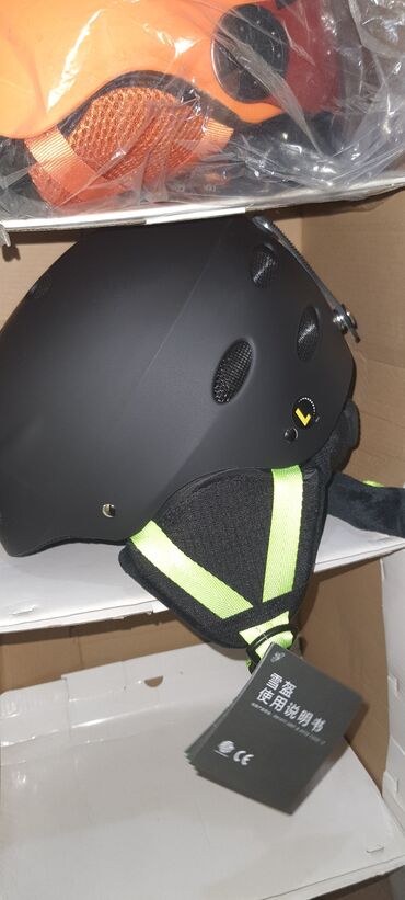 Шлемы: Лыжные очки шлемы балаклавы бафы термоноски перчатки. итд at lalafo.kg — 2 Шлемы: Лыжные очки шлемы балаклавы бафы термоноски перчатки. итд — 2