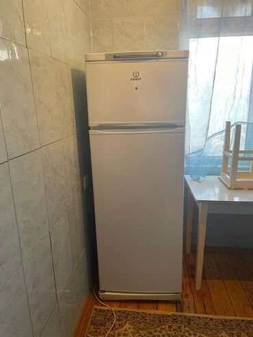 продать холодильник: Б/у Холодильник Двухкамерный