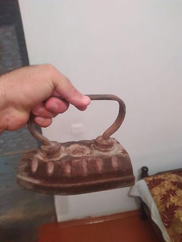 Antik döküm ütü (kömür/odla qızdırılan tip) - Material: tam metal