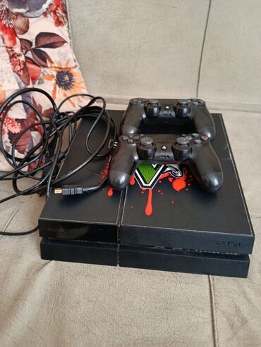 PS4 (Sony Playstation 4): P4 slim 16oyun2arginal pult kabelləri ile verilir və real alıcıya
