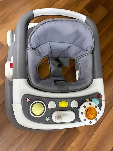 Uşaq gəzdirəni (Baby Walker) - Rəng: boz–ağ, yumşaq boz oturacaq -