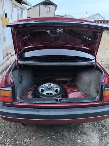 обмен на авто с доплатой: Volkswagen Passat: 1988 г., 1.8 л, Механика, Бензин, Седан