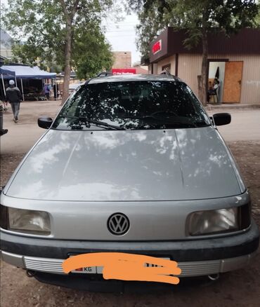 машина инамарка: Volkswagen Passat Variant: 1989 г., 1.8 л, Механика, Бензин, Универсал