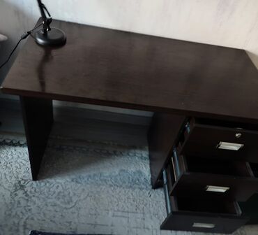 Письменные столы: Письменный стол