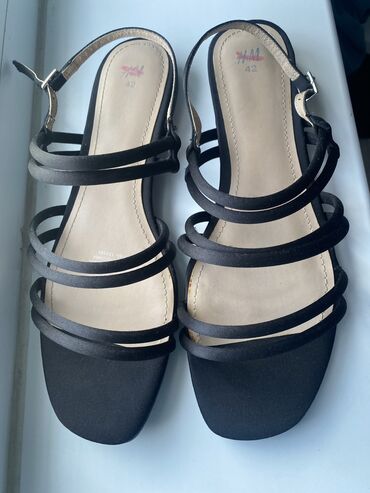 женская обувь 42 размер: Босоножки от H & M
42 размера 
Новые абсолютно