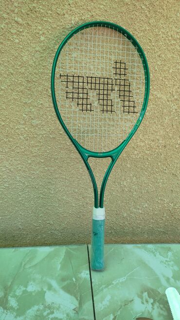 настольный теннисная ракетка: Продаю теннисную ракетку новую для большого тенниса с чех