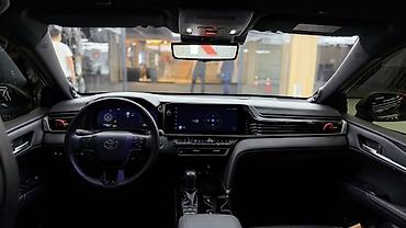 Toyota: Toyota Camry: 2025 г., 2.5 л, Вариатор, Гибрид, Седан — 7