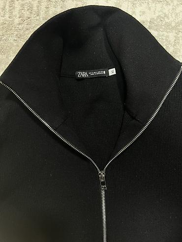 свиты: Черный вязаный кардиган на молнии ZARA Man. - Модель: трикотажная — 2