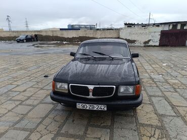 бампер на гольф 2: Qara rəngdə, dördqapılı sedan tipli minik avtomobili. Avtomobilin ön