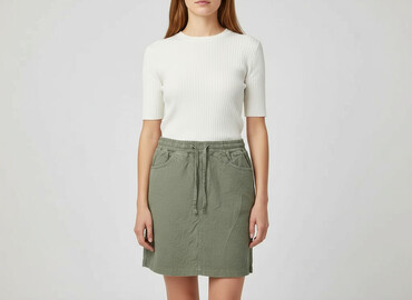 krótkie spodenki z nike: Women`s skirt, size S