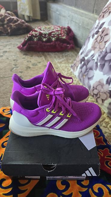 41 5: Оригинал брали в магазине размер не подошел жмут.Кроссовки adidas — 2