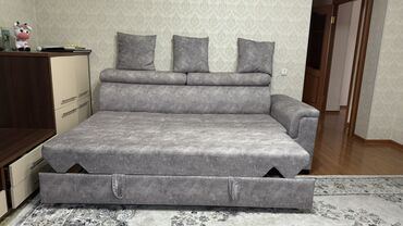 угловой диван большой: Угловой диван, цвет - Серебристый, Б/у
