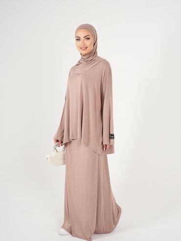 Другая женская одежда: Комплект для мусульманской женщины, состоящий из длинной юбки и — 9