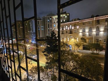 Mağazalar: Yasamal rayonu Dovlet Statistika Komitesinin yani bina prospektin — 25