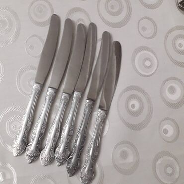 Süfrə ləvazimat dəstləri: Советского времени .Ножи нержавейка 10м .Ножи мельхиор 30м .Ложки — 2