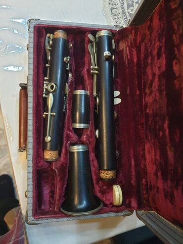 gitara şəkilləri: Klarinet dəsti – taxta gövdəli, metal klapanlı Fransiz ideal veziyetde