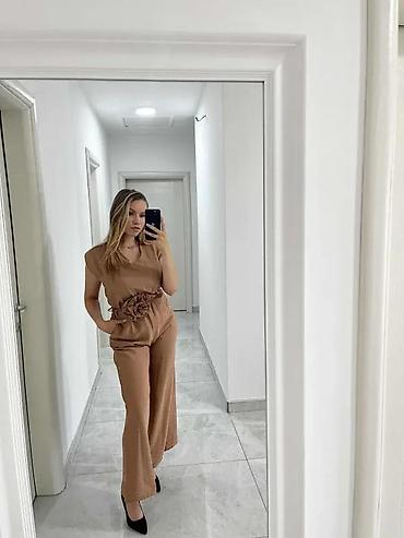ELEGANTNI KOMBINEZON SA CVETOM | Karakteristike ženske odeće