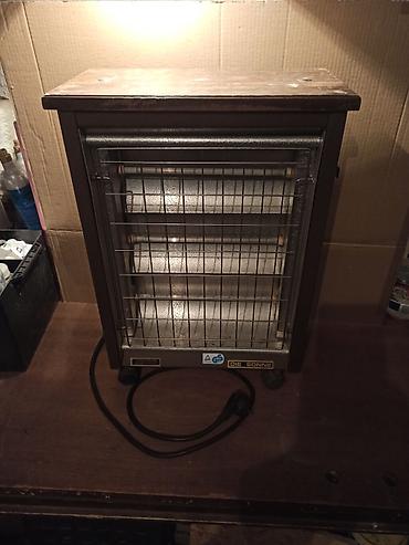 Kaloriferi: Mala kvarcna peć snage 1200W (3 x 400W) sa termostatom. Potpuno — 2