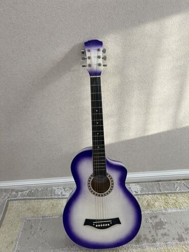 Pianolar: Akkustik gitara – bənövşəyi-ağ gradient rəngli,Kabat firmasi,6 tel