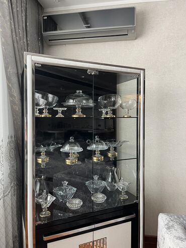 Dolablar: İşlənmiş, Açılan, 4 qapılı Düz dolab
