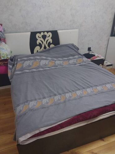 Mebel: Taxt 2 qapılı Şfaner 2 ədəd Tumbuçka,1 ədəd Güzgülü Dolab