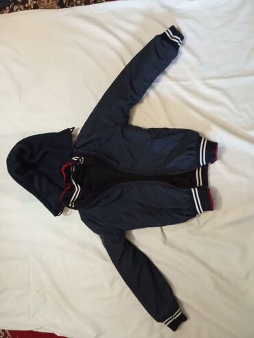 Donlar: Uşaq üçün kapüşonlu gödəkçə - Rəng: tünd göy (navy) - Dizayn: idman