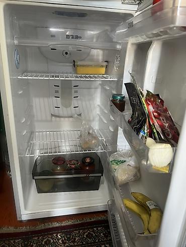 mini refrigerator: Холодильник Samsung, двухкамерный, с верхней морозильной камерой. Чон — 2