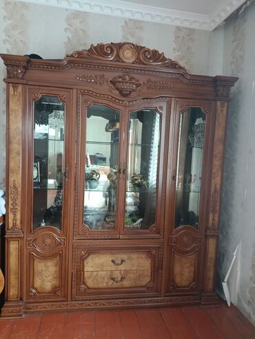 yeni il ev bezekleri: İşlənmiş, Komod, Servant, Kredit yoxdur, Malayziya