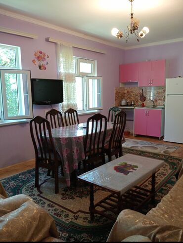 Günlük kirayə evlər: 90 kv. m, 3 otaqlı, İnternet, Telefon, Qaz — 3