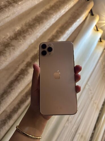 Apple iPhone: IPhone 11 Pro Max, Б/у, 64 ГБ, Золотой, Чехол, 80 %