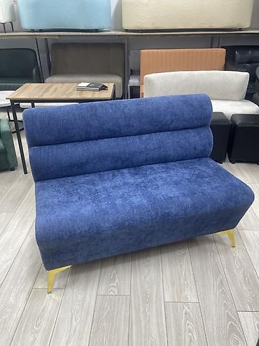 sofa: Двухместный диван без подлокотников в современном стиле. - Обивка — 1