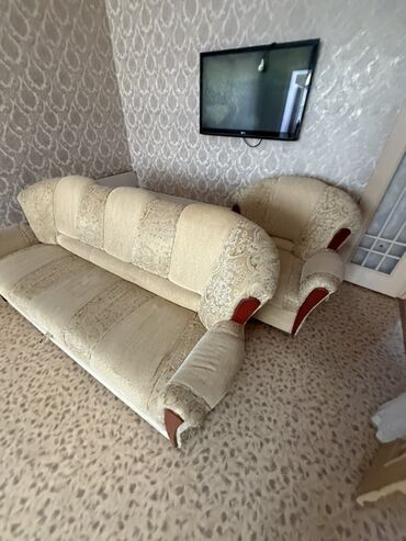 мебель стол и стулья для зала: Комплект мягкой мебели, цвет - Бежевый