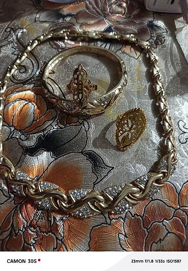 Zlatni set nakita – ogrlica, narukvica i dva prstena - Materijal