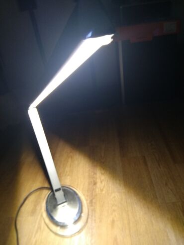настольный лампа: Продаю оригинальную настольную светодиодную лампу